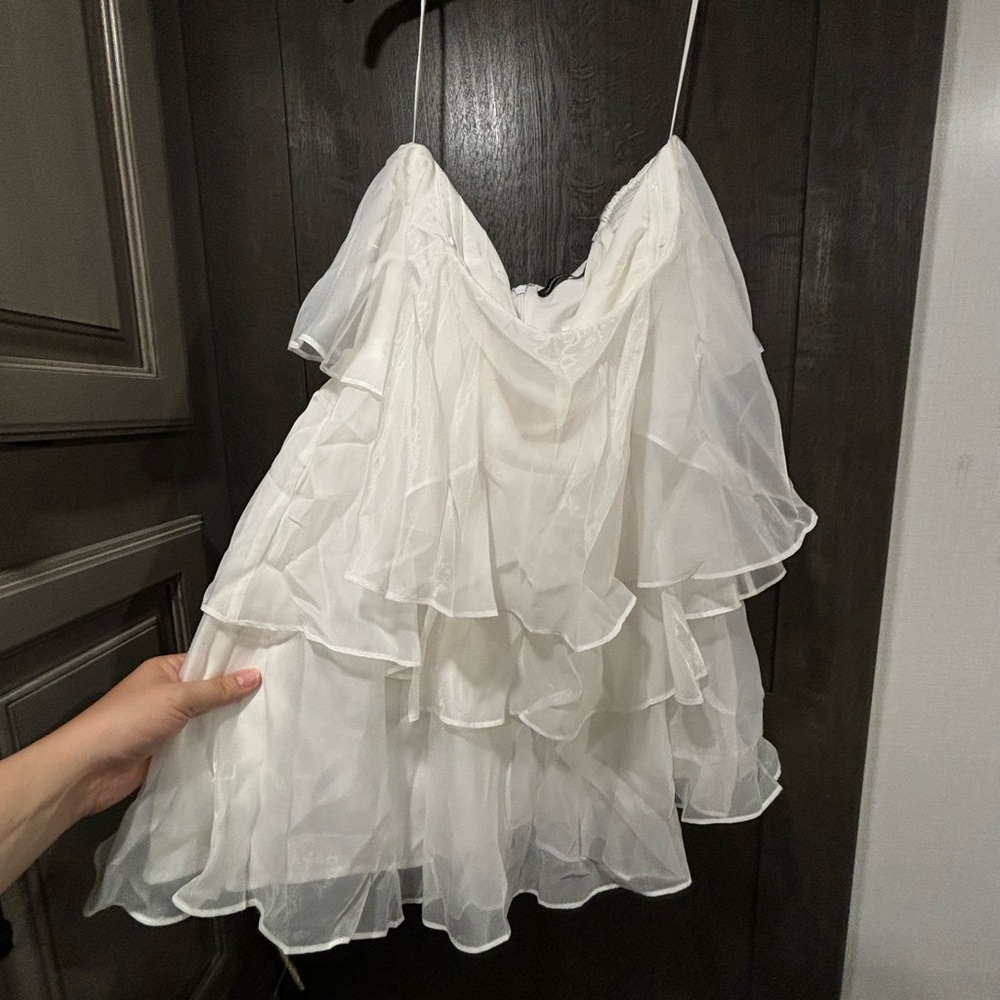 White ruffled mini dress!🤍✨